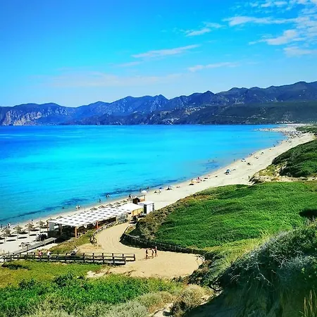 Spiaggia Di Mezzo 贡内萨